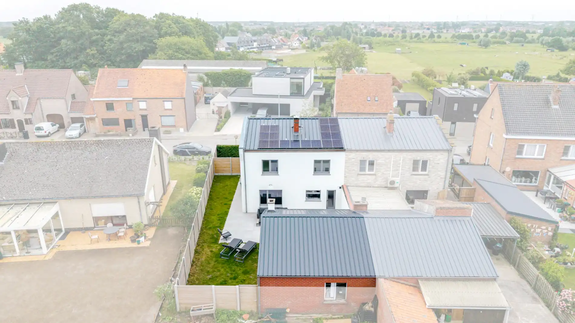 Instapklare gezinswoning met bijgebouw foto 25