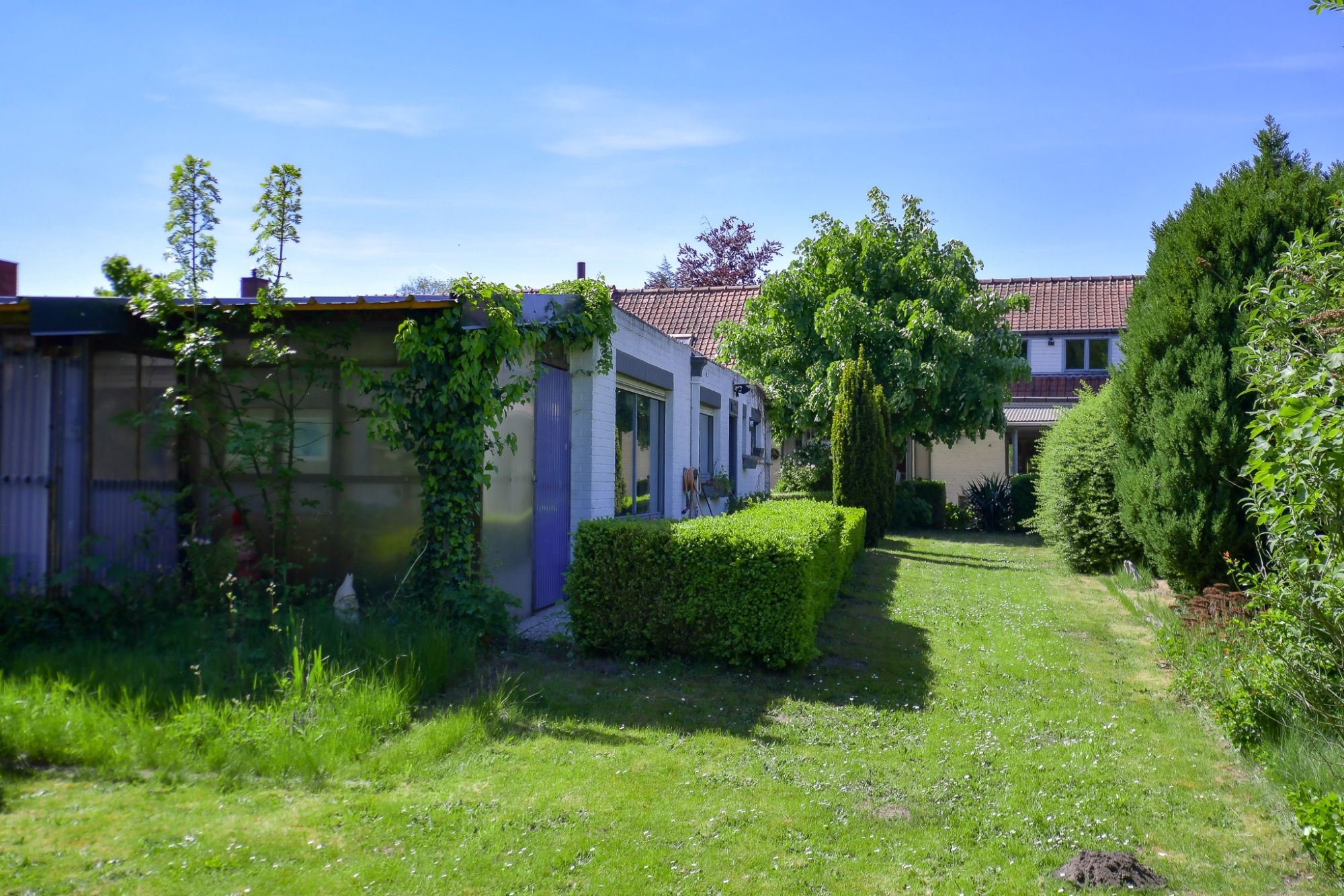 Woning en bijgebouw met prachtige idyllische tuin en uitweg op 2034 m² foto 28