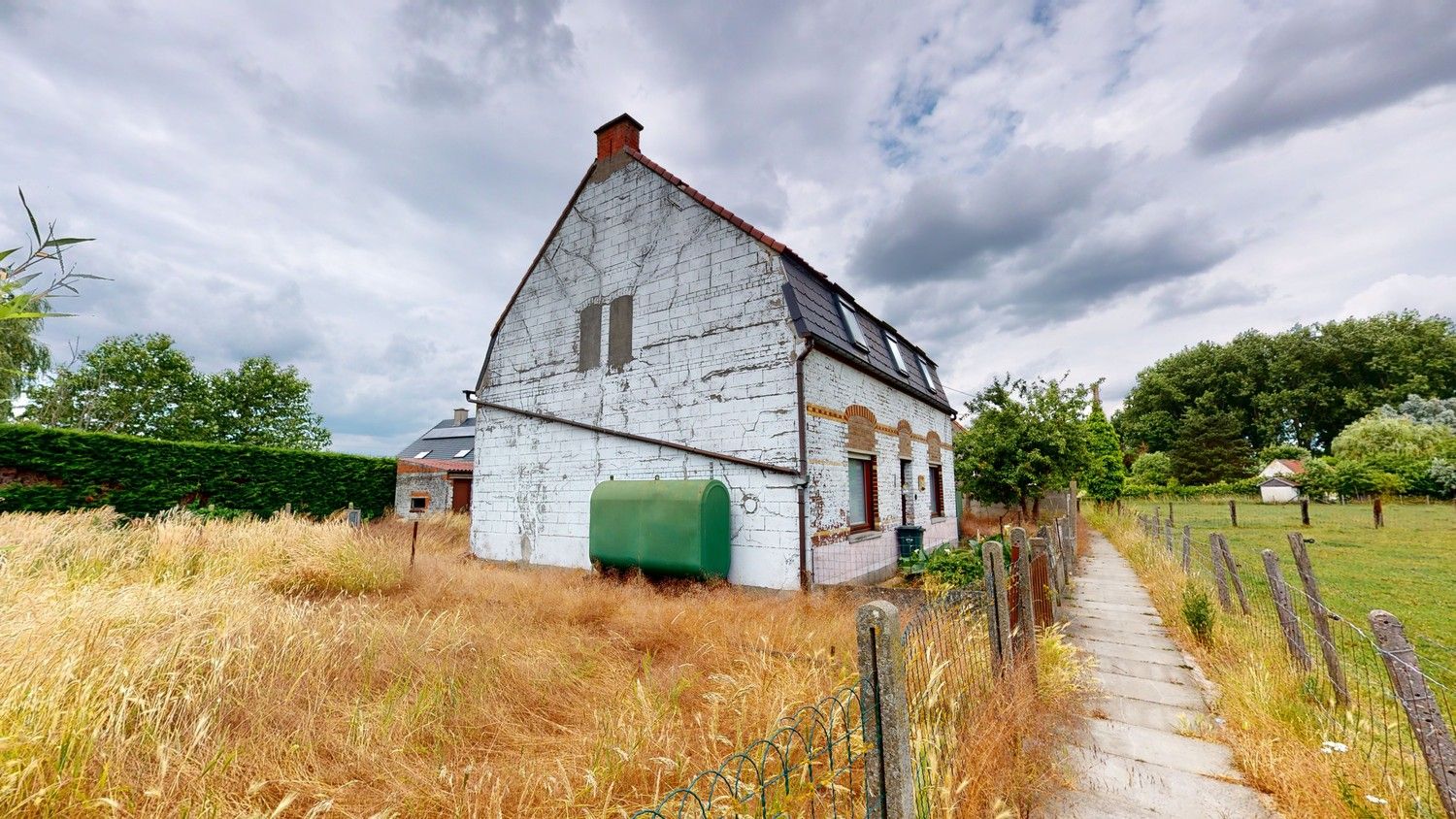 Hoofdfoto van de publicatie: Te renoveren woning op rustige ligging!