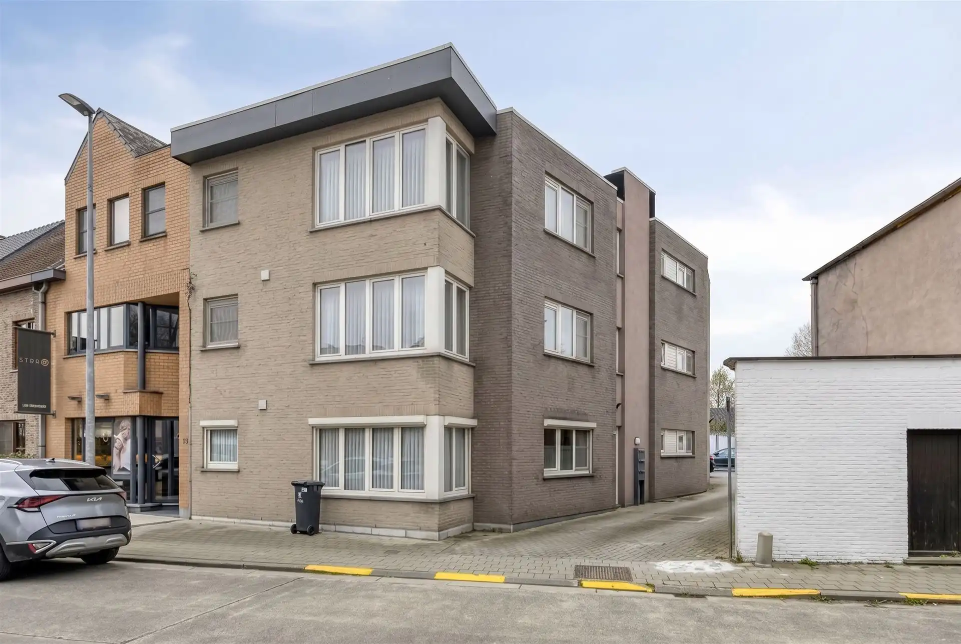 Instapklaar appartement met 3 slaapkamers, terras en garage foto {{pictureIndex}}