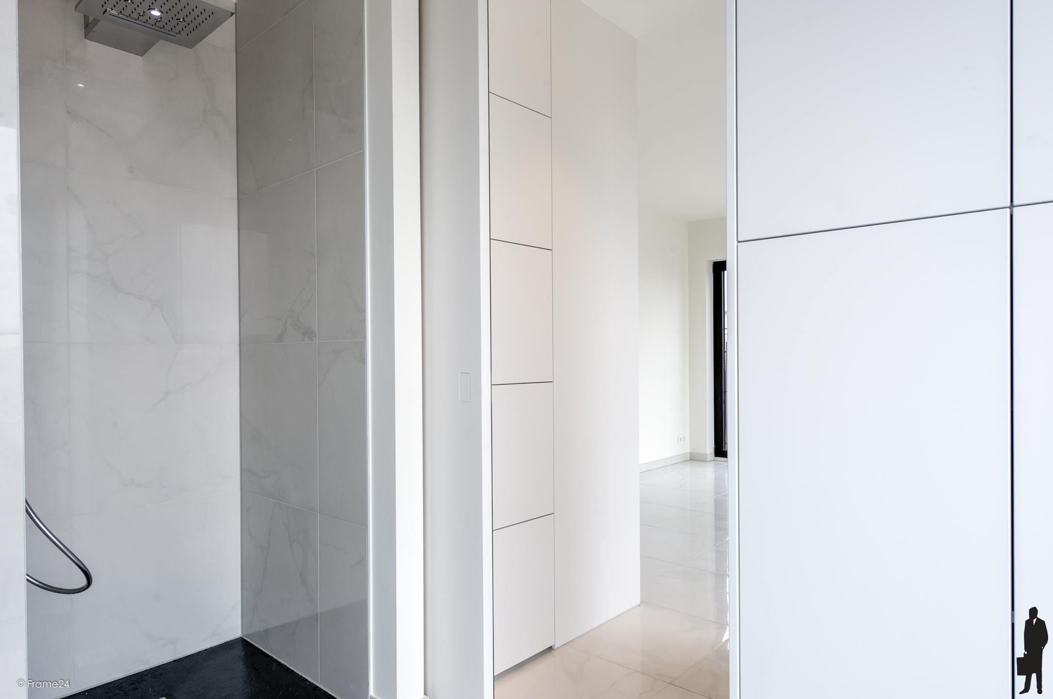 Luxueuze penthouse met terras in hartje Antwerpen. foto 17