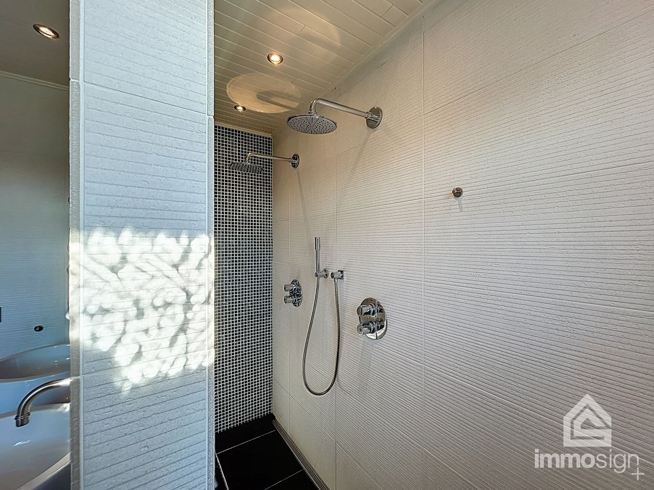 Exclusieve woning voorzien van dubbele garage en bedrijfshal op de Nederlandse grens foto 37