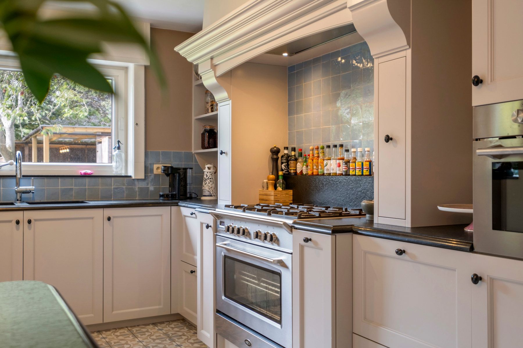 Prachtige villa met ruime tuin op unieke locatie in Gistel! foto 3