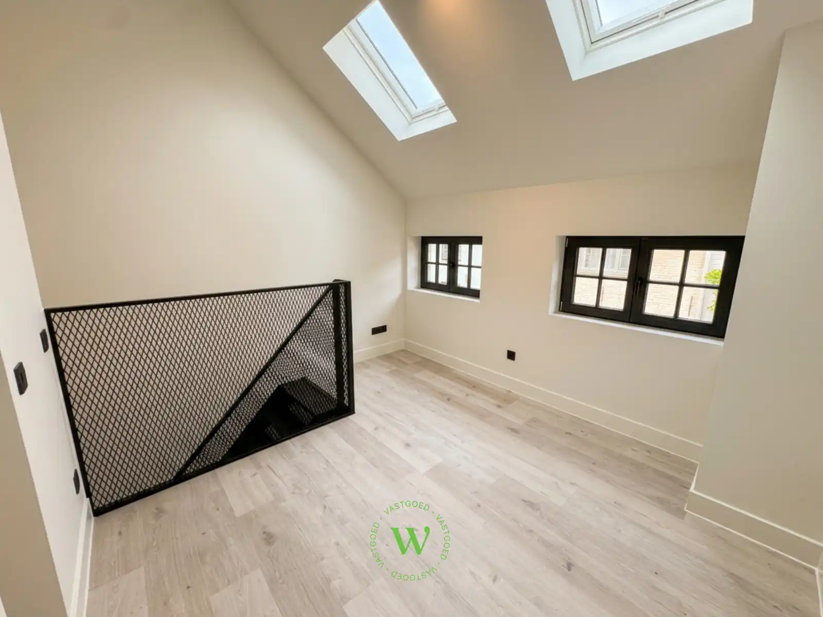 Volledig gerenoveerde woning met zonnige buitenruimte. foto 17
