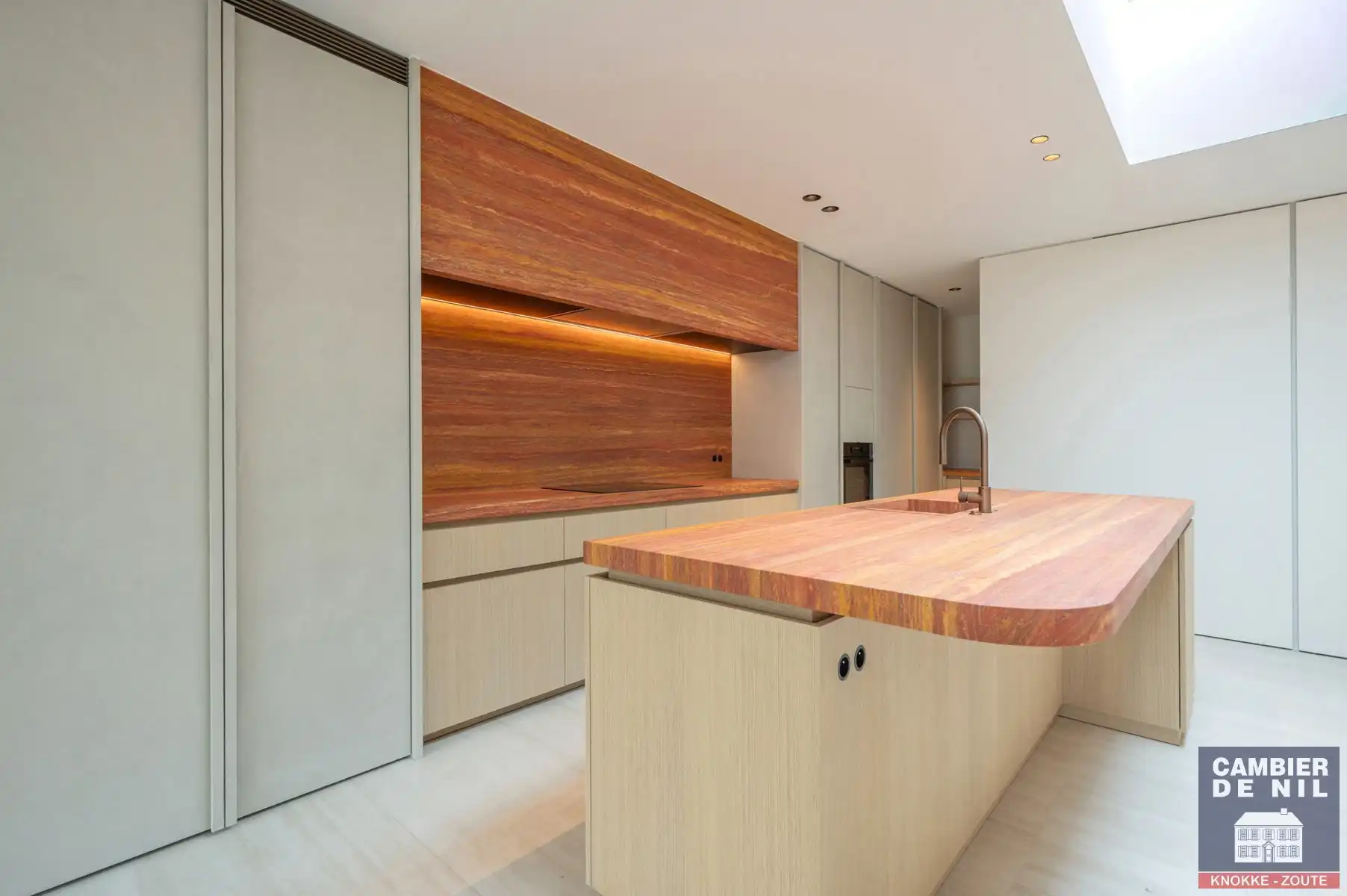 Schitterend afgewerkte nieuwbouwwoning, zeer centraal gelegen, op enkele passen van de groentemarkt foto 5