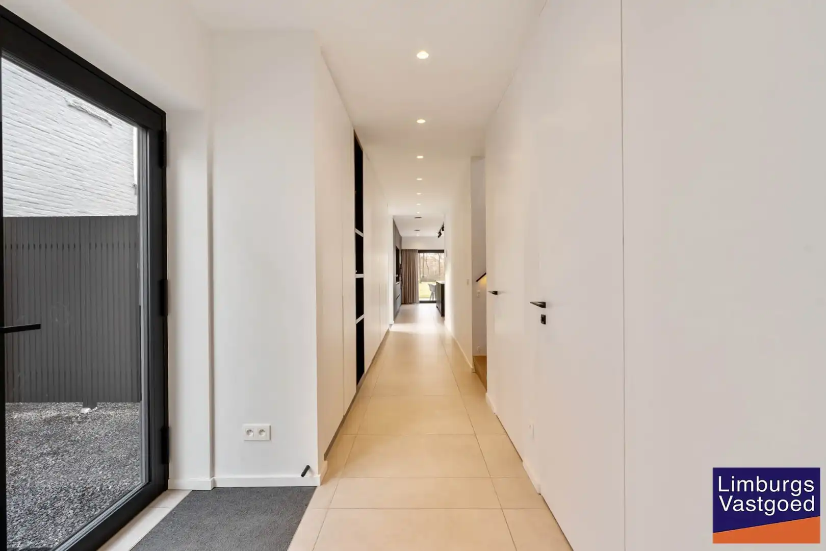 Hoogwaardig afgewerkte gezinswoning, 4 slpk, op 48a23ca, nabij centrum foto 2