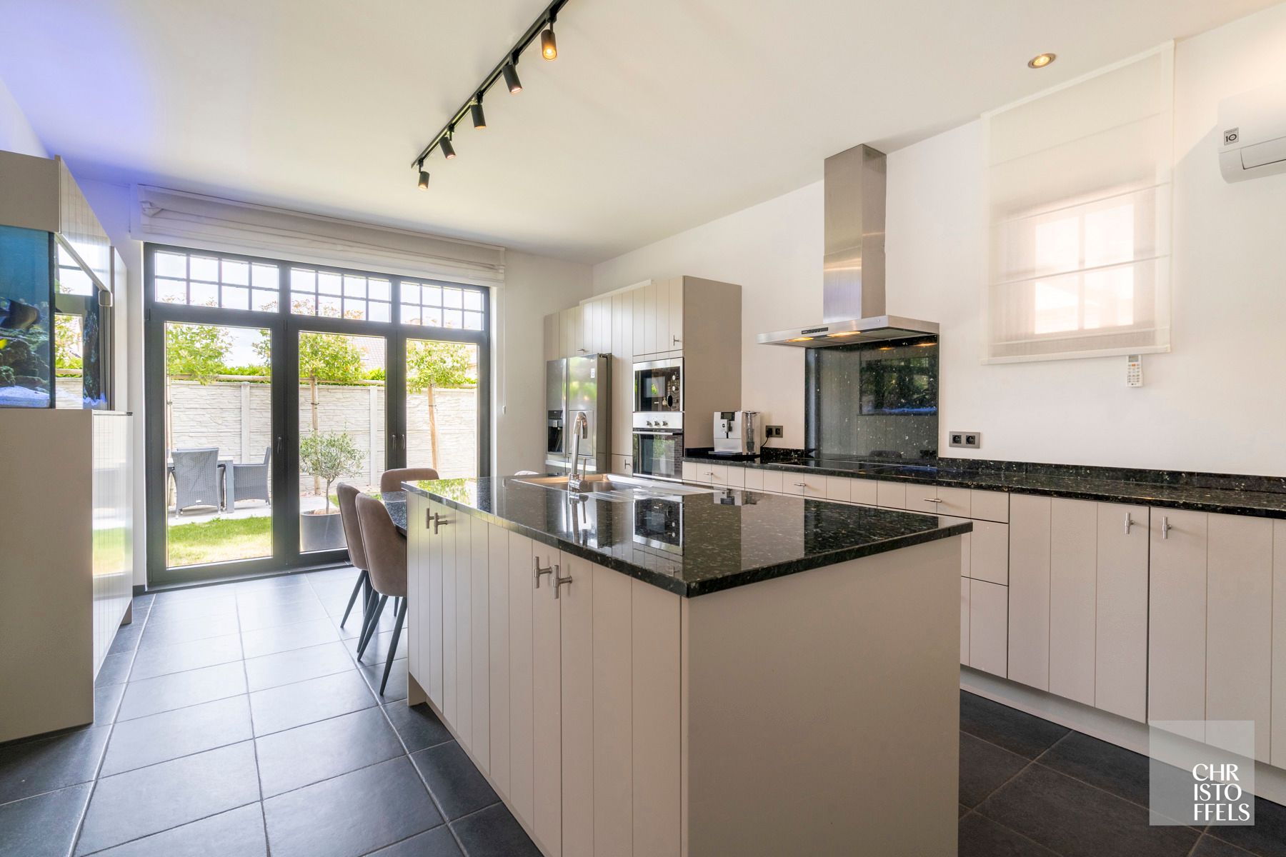 Rustig en centraal gelegen energiezuinige woning in pastorijstijl foto 3