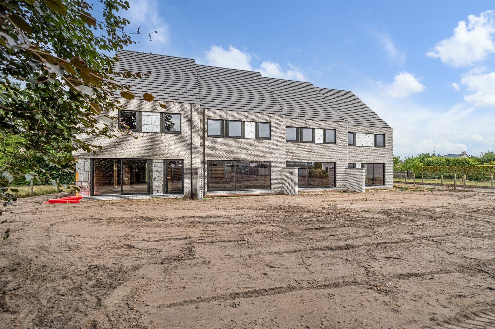 Nieuw halfopen BEN-woning in een doodlopende straat, aan een groenzone foto 2