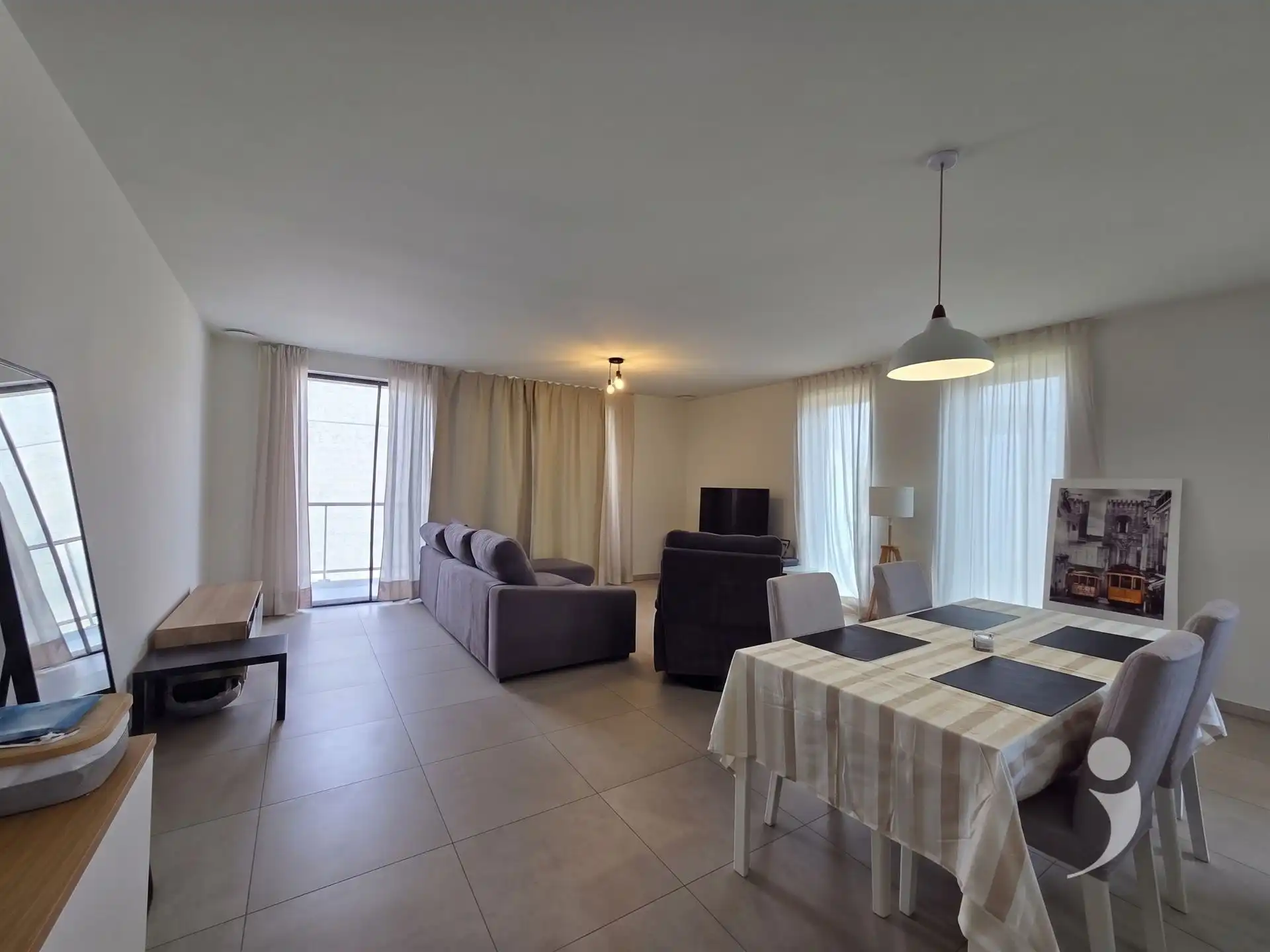 Zeer ruim en duurzaam appartement met 3 kamers en 1 staanplaats foto 6