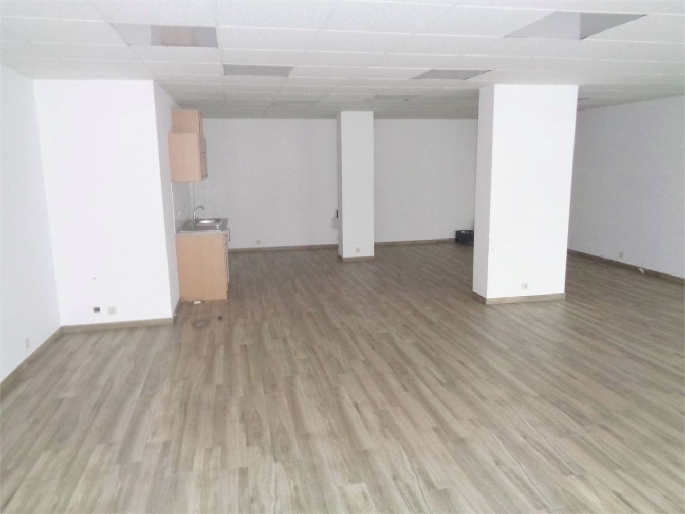 INSTAPKLARE COMMERCIËLE (KANTOOR)RUIMTE foto 8