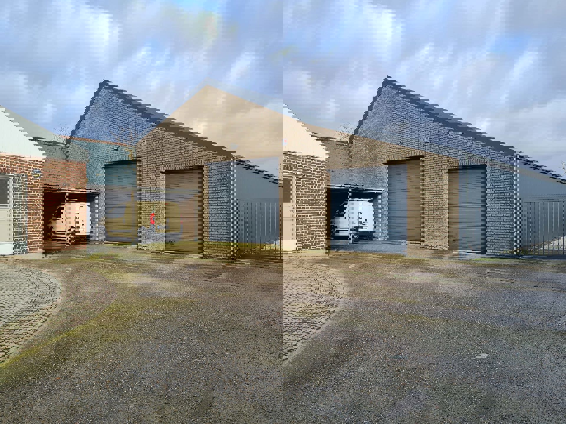 Statige woning met loodsen te Millen foto 22