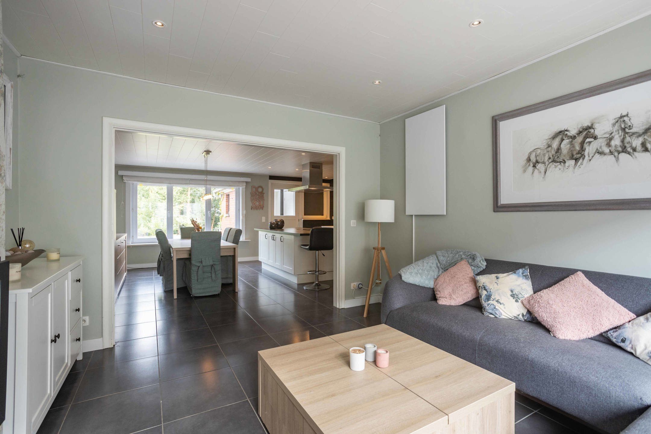 Moderne woning met veel licht en een sfeervol karakter foto 4