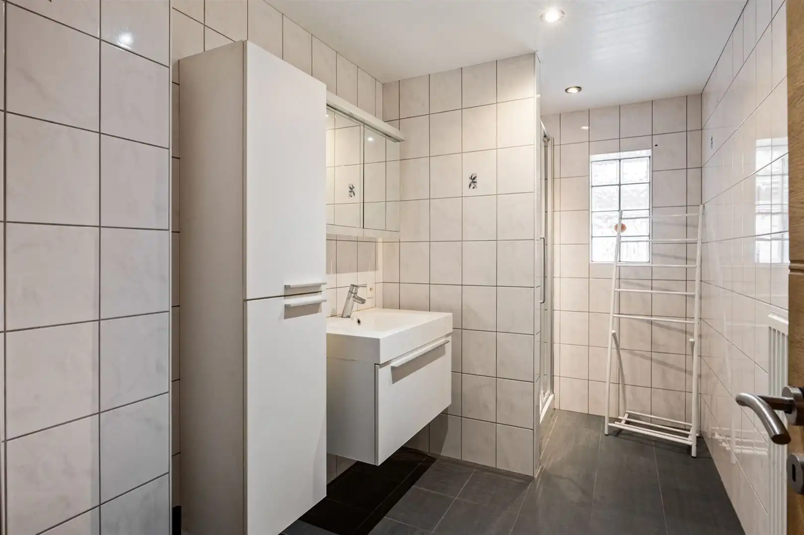 Te renoveren gezinswoning met 4 slaapkamers in dorpskern. foto 9