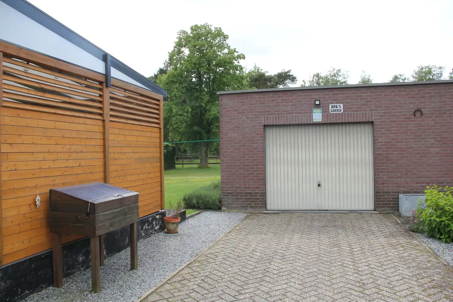 Instapklare gerenoveerde woning op 11a 75ca met prachtige, zuidgerichte tuin aan natuurgebied De Maten in Genk. foto 31