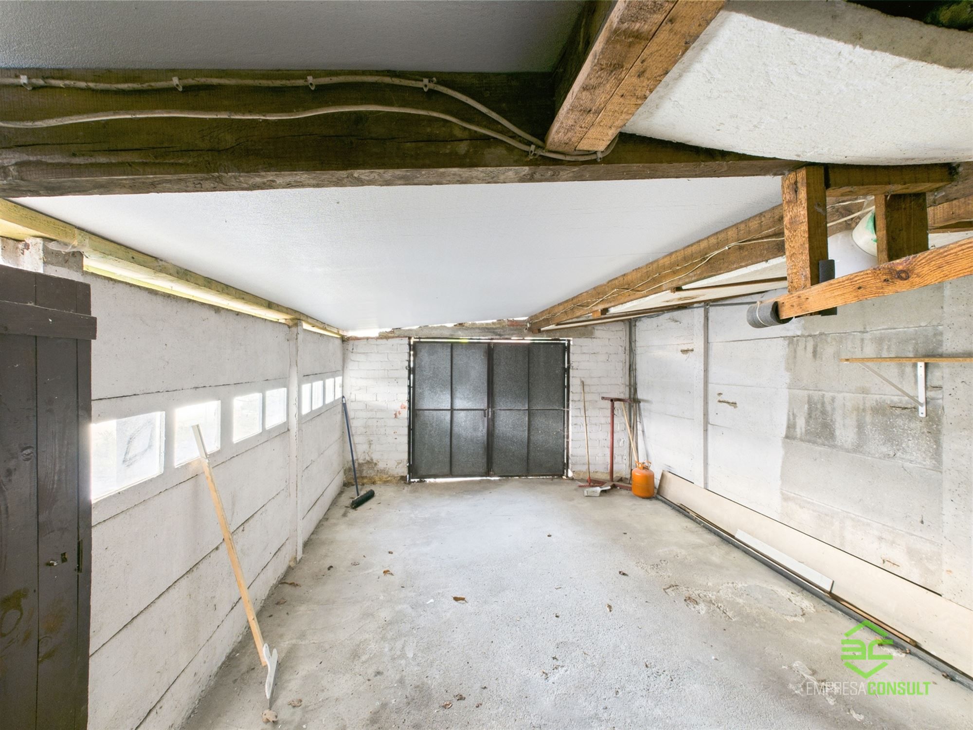 Karaktervol pand met handelsruimte + woonst en parking  in het centrum! foto 29