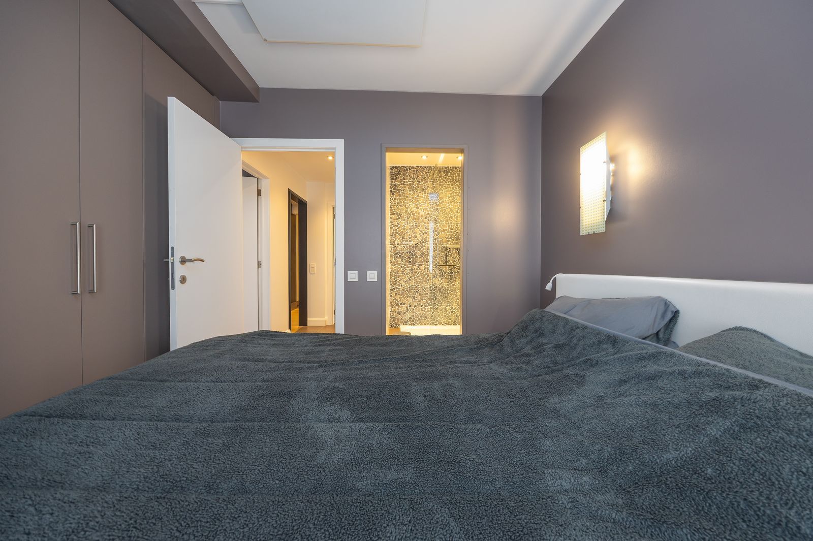 Fenomenaal gerenoveerd hoekappartement met 2 slpk pal aan het strand foto 12