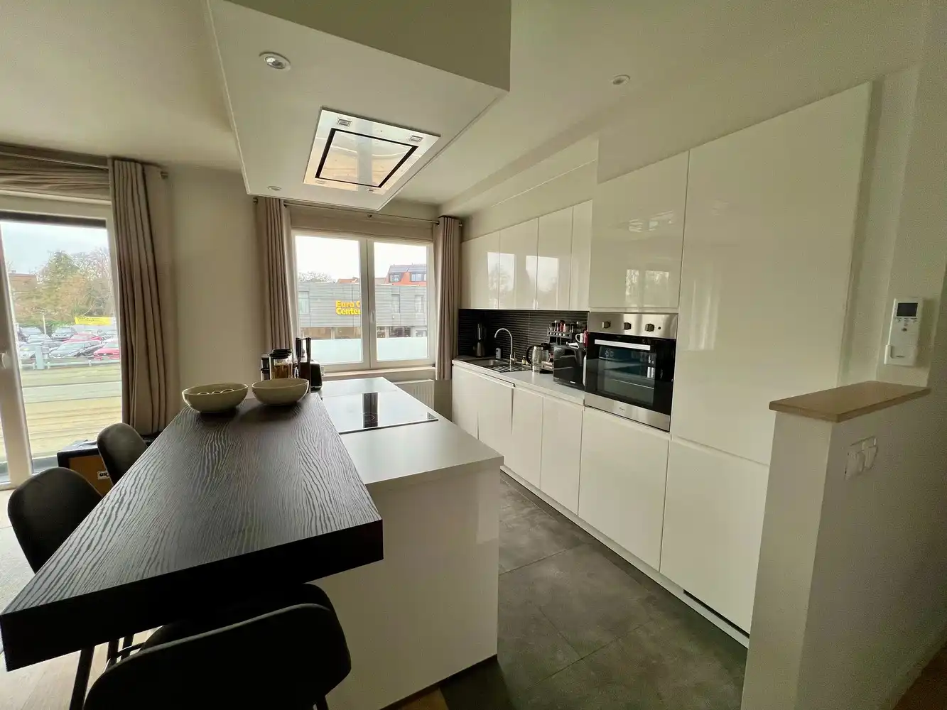 Ruim, vernieuwd appartement met 2 slaapkamers! foto 7