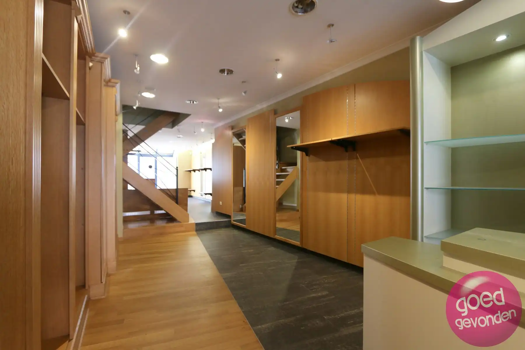 HANDELSHUIS - VEEL PASSAGE - INSTAPKLAAR - 2 à 3 SLK - KOER foto 8