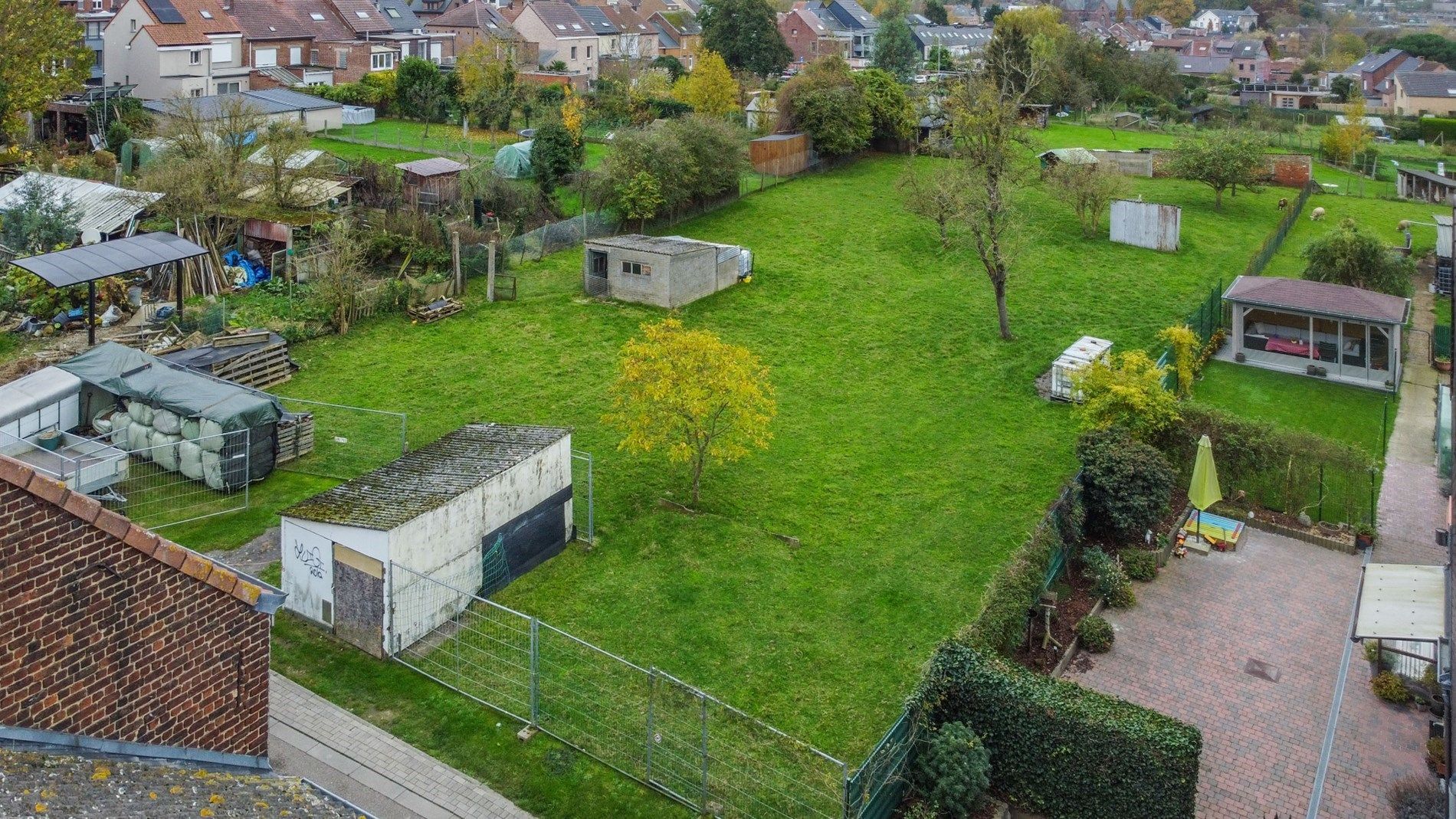  ZUIDgerichte bouwgrond voor 3-gevel villa van 8a80ca! foto {{pictureIndex}}