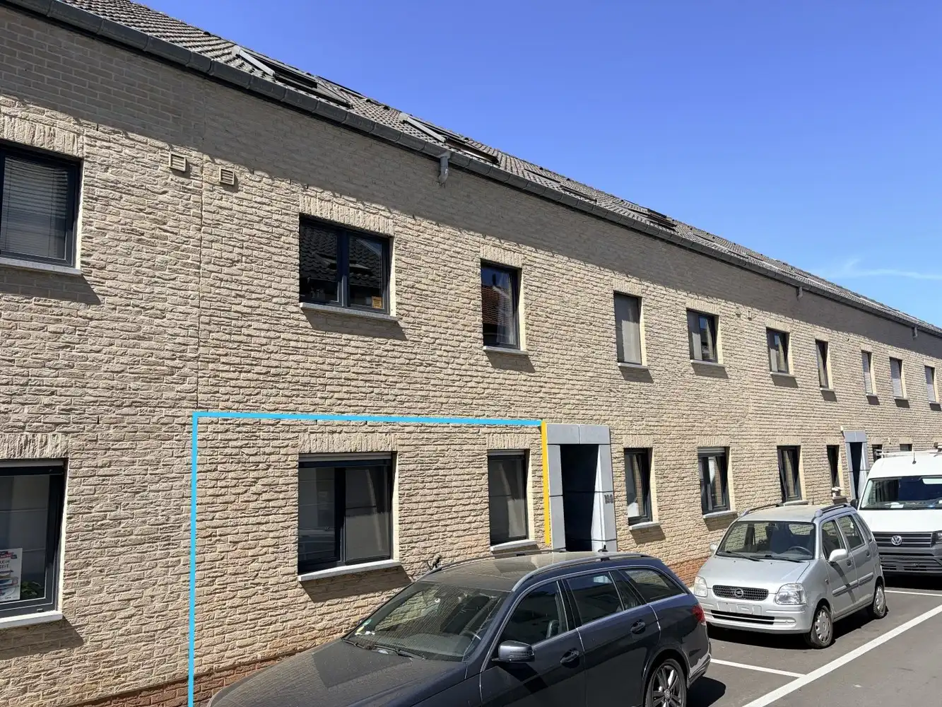 Rustig en uitstekend gelegen 2-slaapkamerappartement met groot terras EN garagebox foto 2