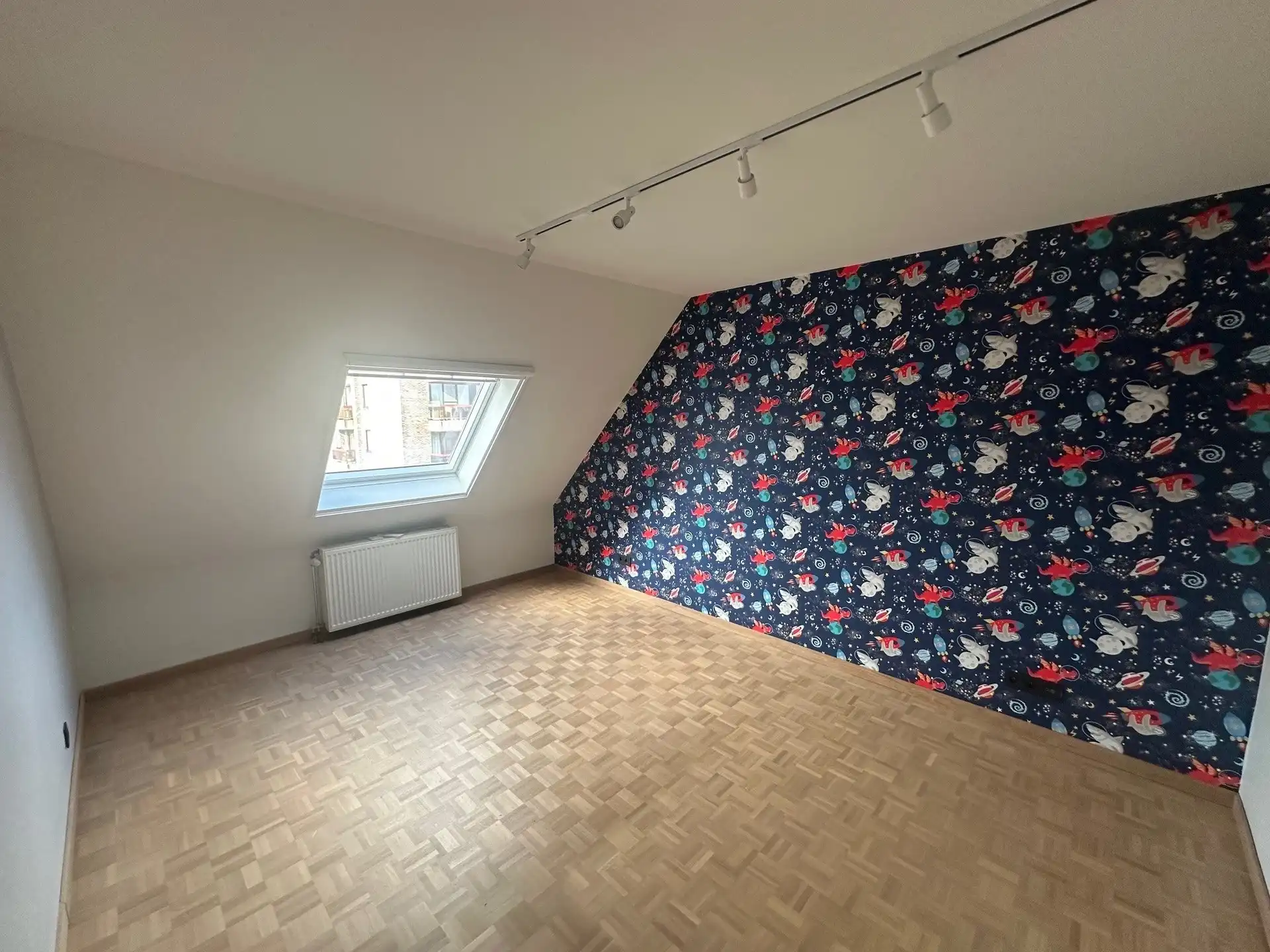 Ruim duplex-appartement met 3 slaapkamers en 2 autostaanplaatsen foto 15