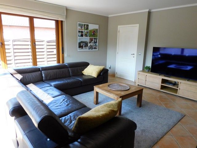 Stijlvolle en energiezuinige villa met zwemvijver op een zuidgericht perceel van 15a 30ca foto 5