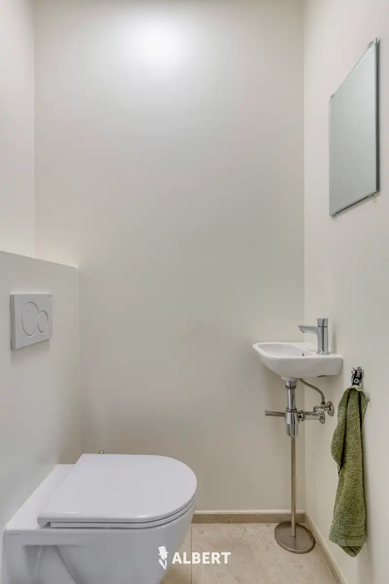 Centraal gelegen lichtrijk appartement met 2 terrassen foto 7