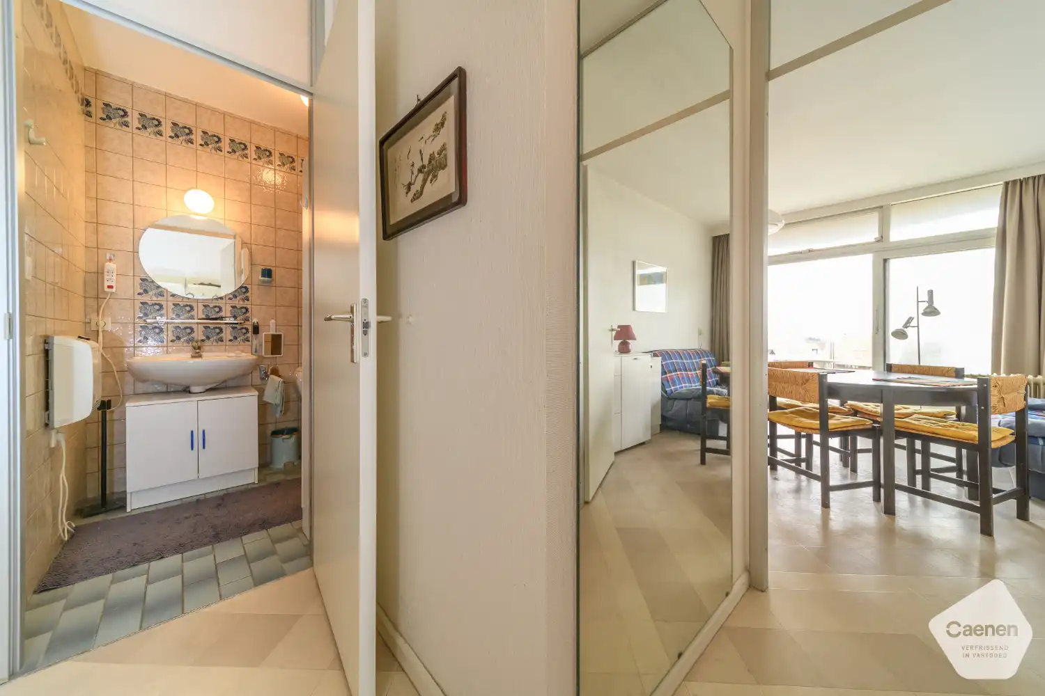 Te renoveren of op te frissen studio met zonnig terras en staanplaats inbegrepen foto 9