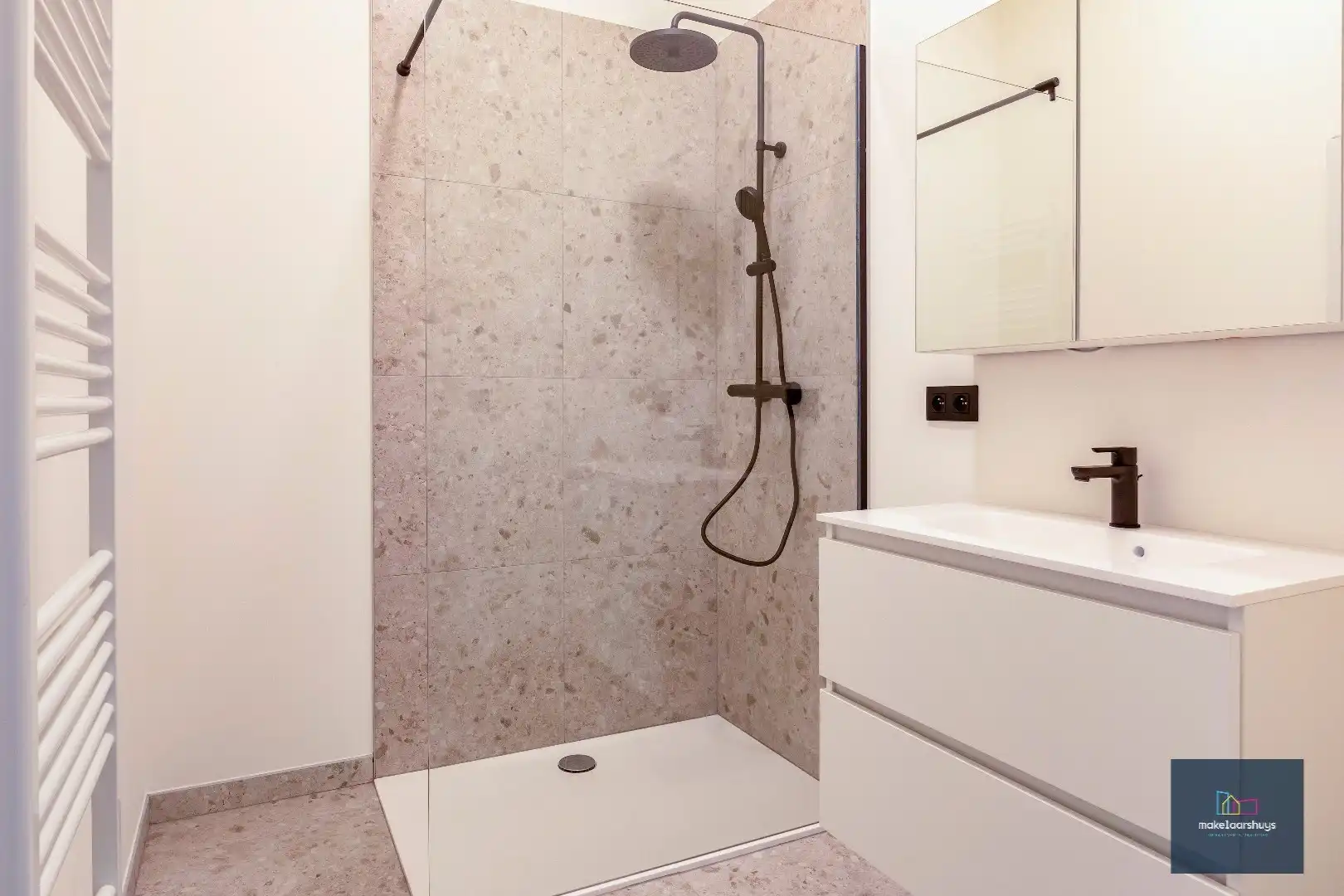 Gunstig gelegen 2 slaapkamerappartement met terras  nabij het Zuidpark foto 17