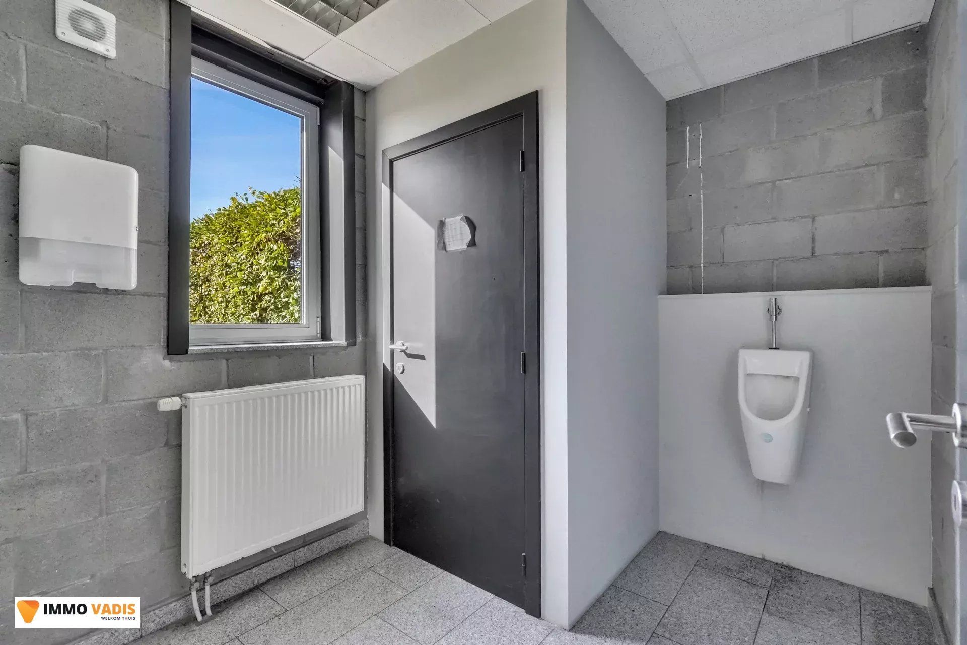 Industrieel gebouw 1500 m² op strategische locatie foto 14