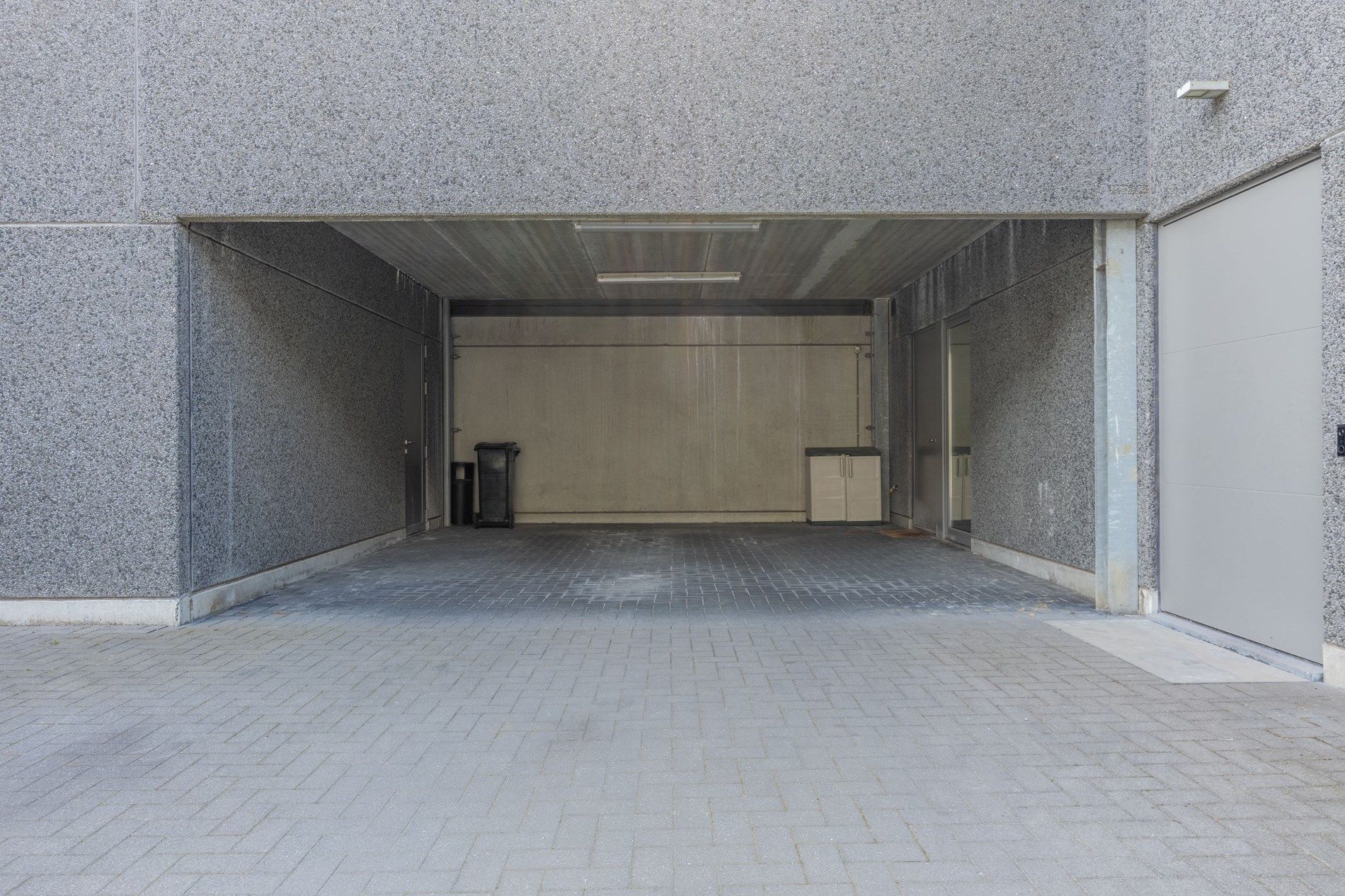 BEDRIJFSGEBOUW MET MODERNE WOONST foto 28