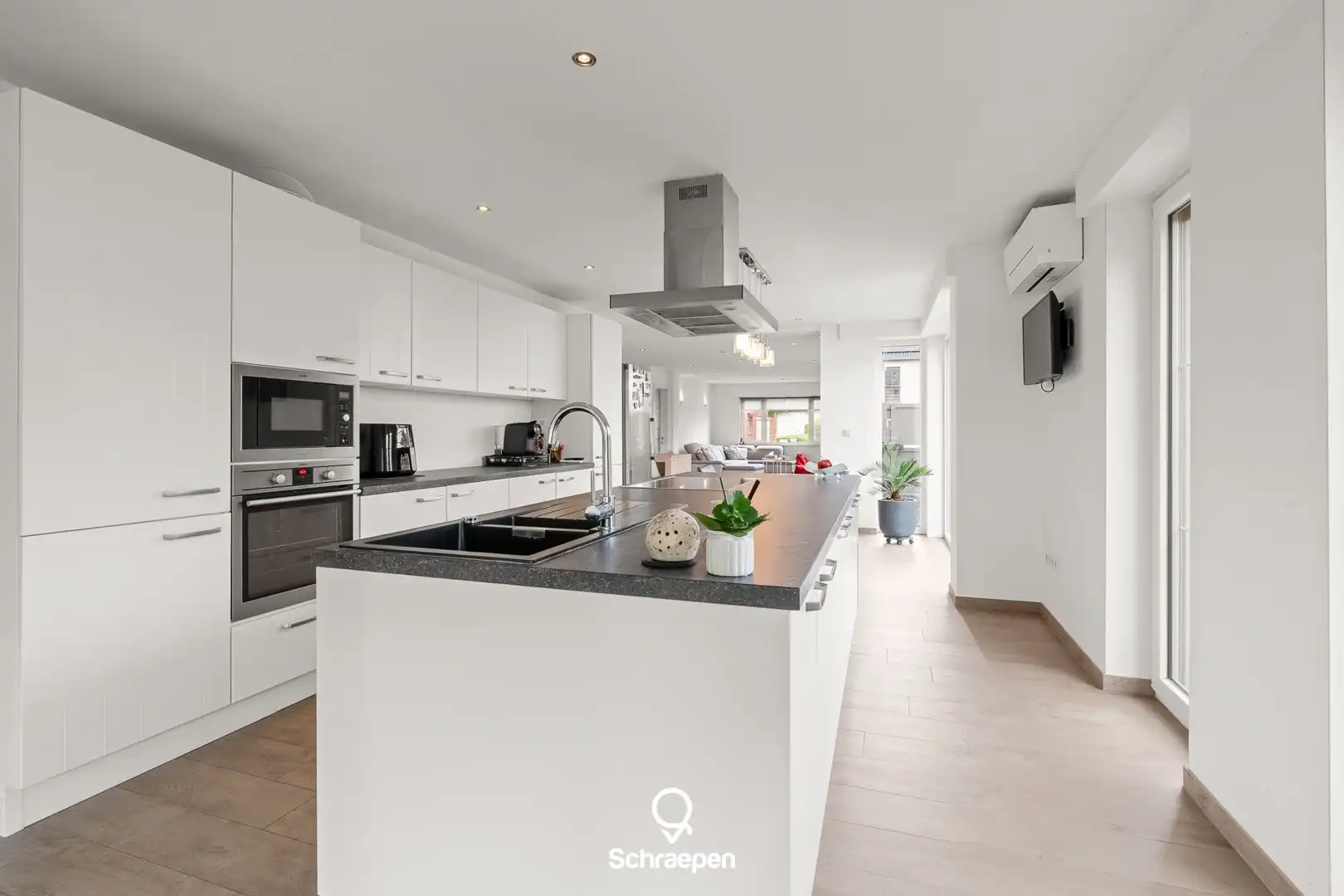 Instapklare én energiezuinige gezinswoning (216 m²) met 3 tot 4 slpks op ideale ligging te Zonhoven! foto 3