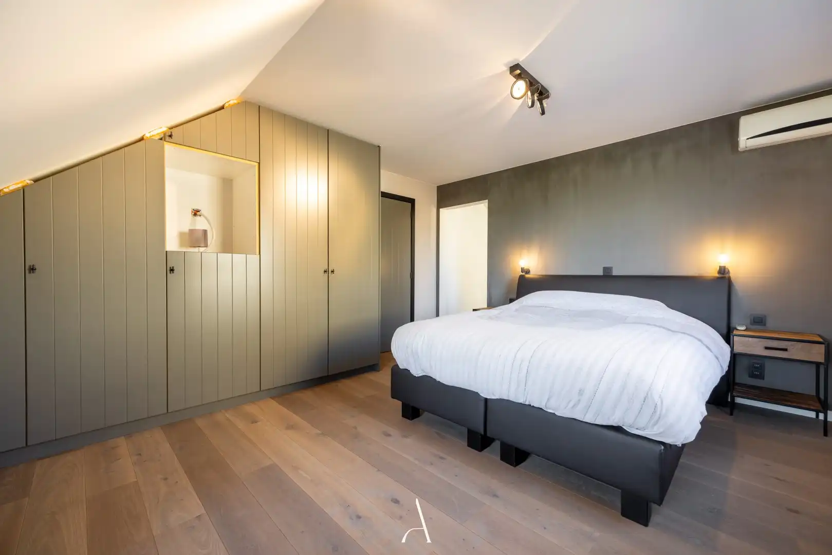 Hoogwaardig gerenoveerde woning met verwarmd zwembad in het centrum van Ophoven foto 14