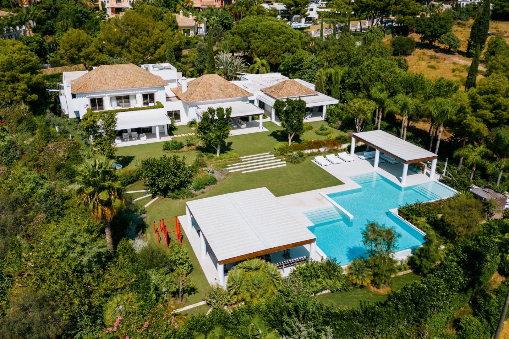 Top notch villa te Sierra Blanca, Marbella Golden Mile foto {{pictureIndex}}