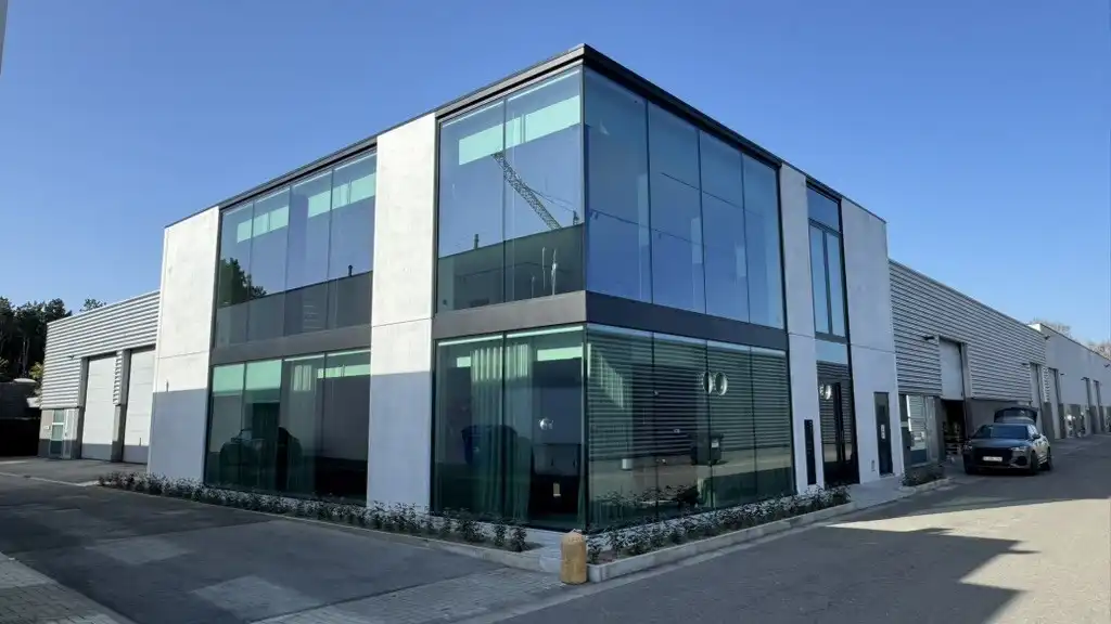 Exclusieve nieuwbouw kantoorruimte te huur in Lokeren foto {{pictureIndex}}