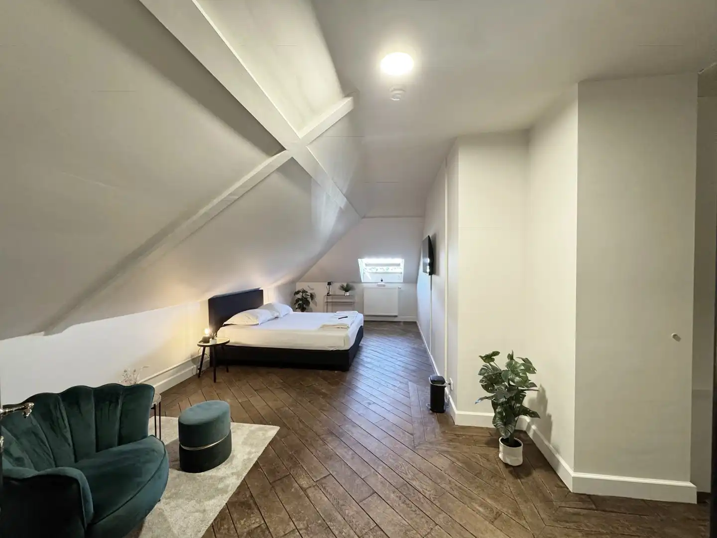 Unieke en ruime villa met 8 slaapkamers, lift, zonnepanelen en 10 parkeerplaatsen op riant perceel van 2.313 m² foto 26