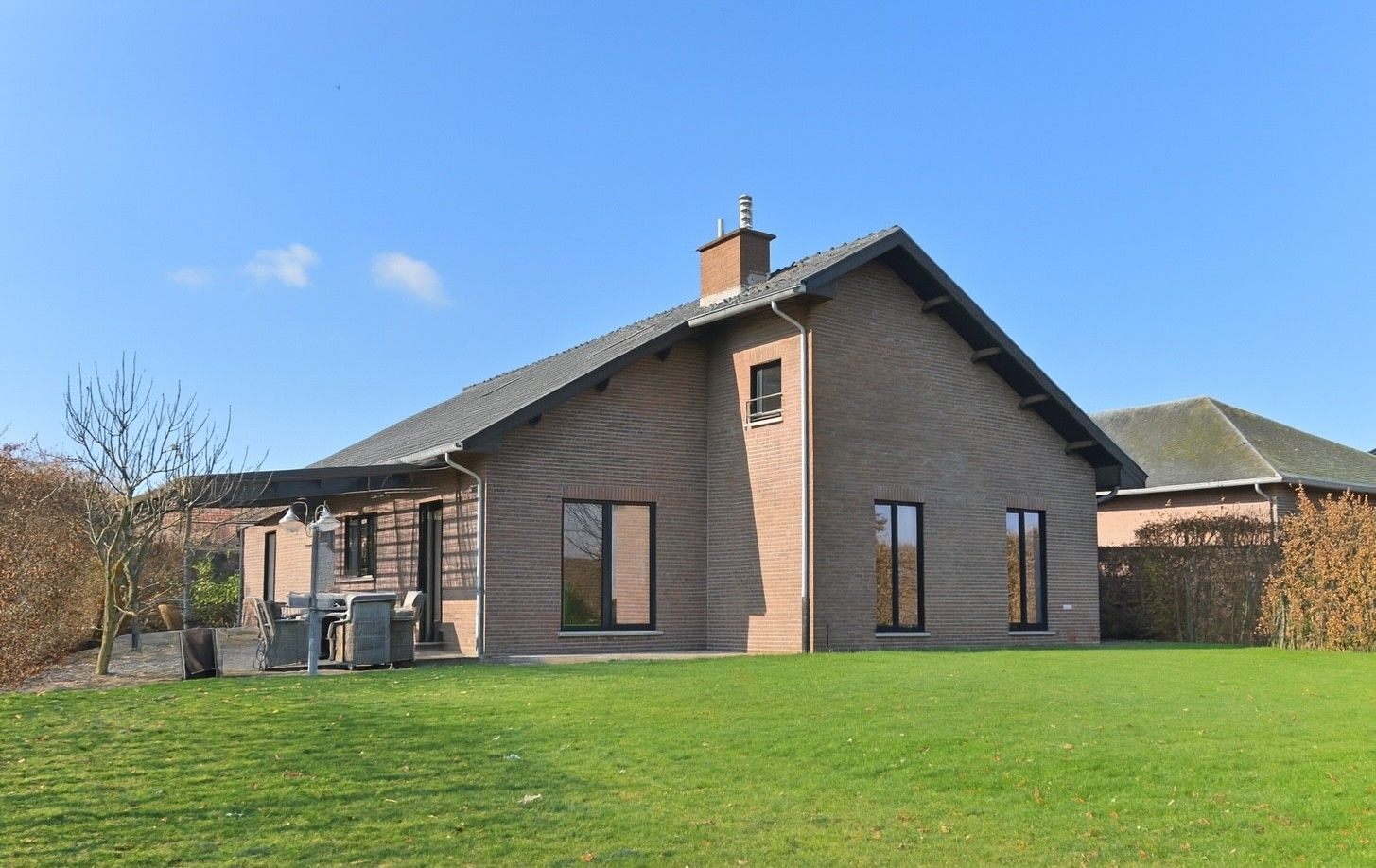 Ruime, charmante bungalow, op een unieke toplocatie in Zutendaal-Wiemesmeer foto 4