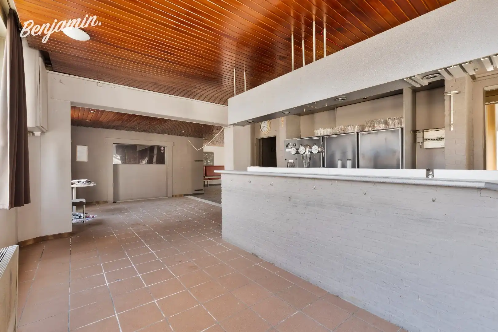 Hoekpand/horecazaak met woonst op een topligging in Roeselare-centrum foto 2