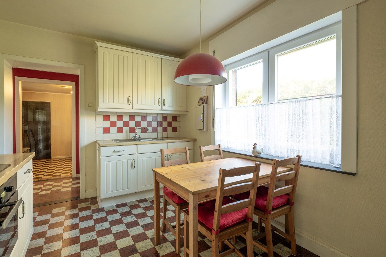 Vrijstaande woning met prachtige groene ligging te koop! foto 8