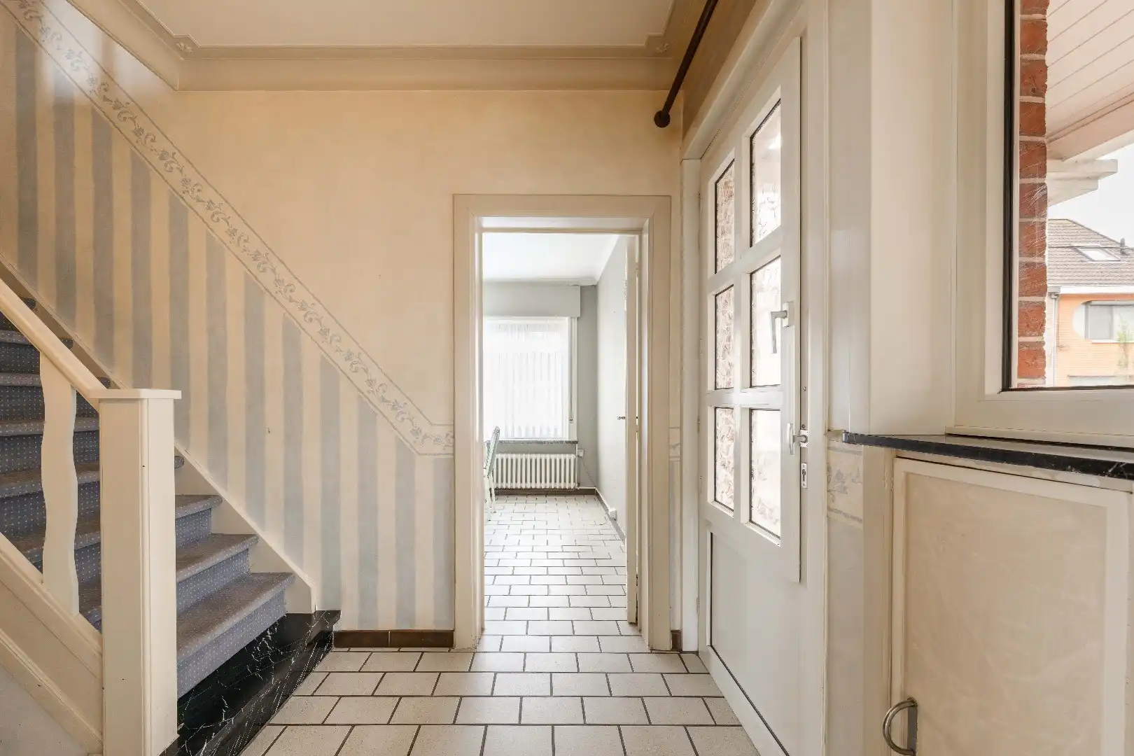 VERRASSEND RUIME WONING VLAKBIJ CENTRUM PITTEM foto 2