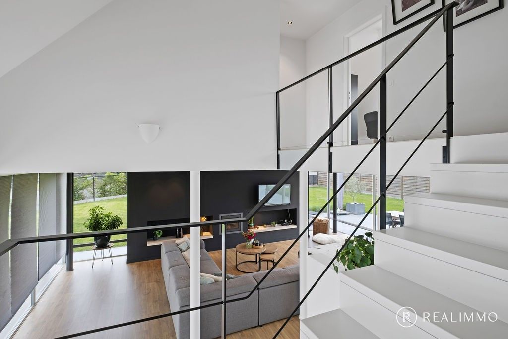 Stijlvolle ruime alleenstaande villa! foto 12