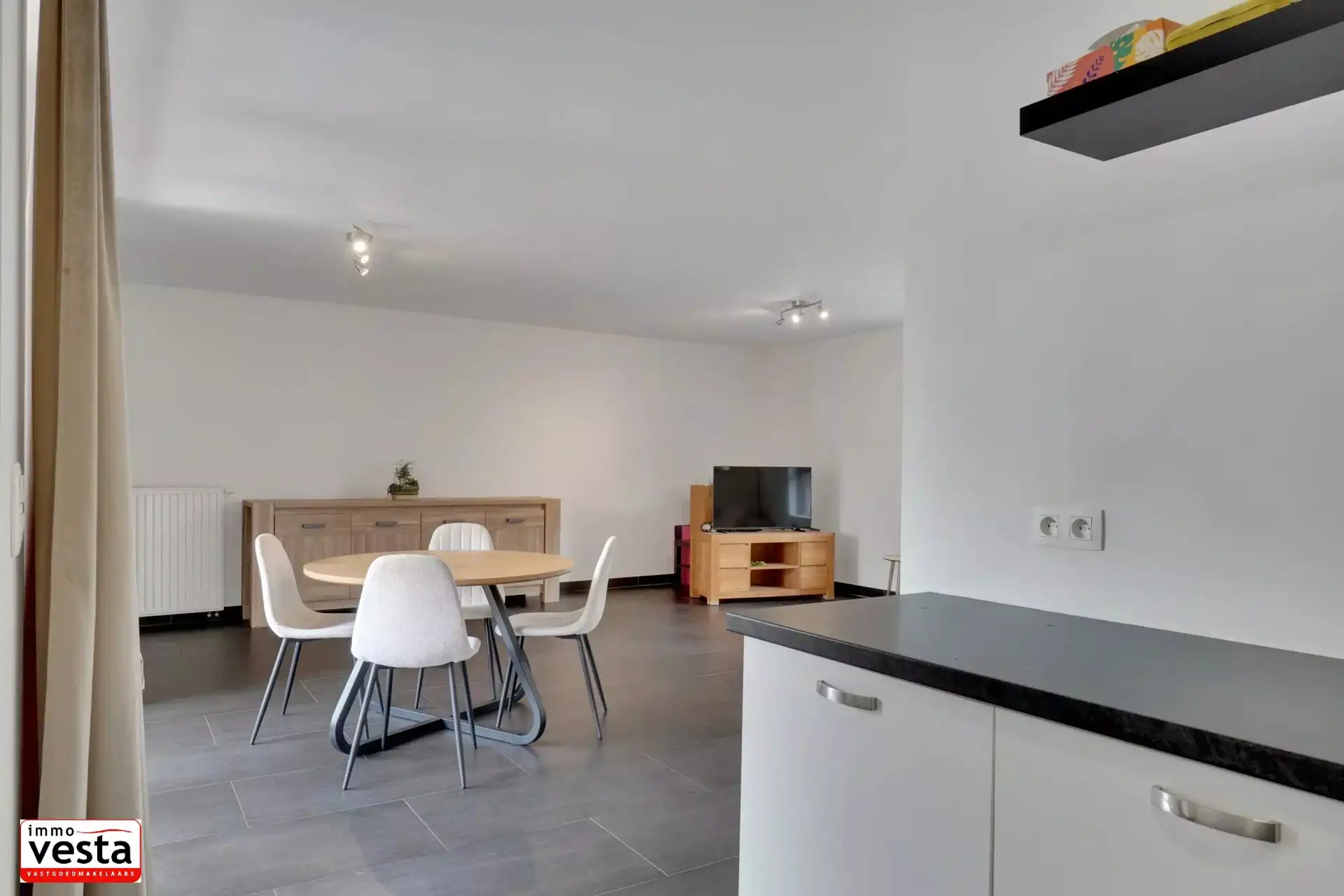 Modern appartement met 2 slaapkamers foto 19