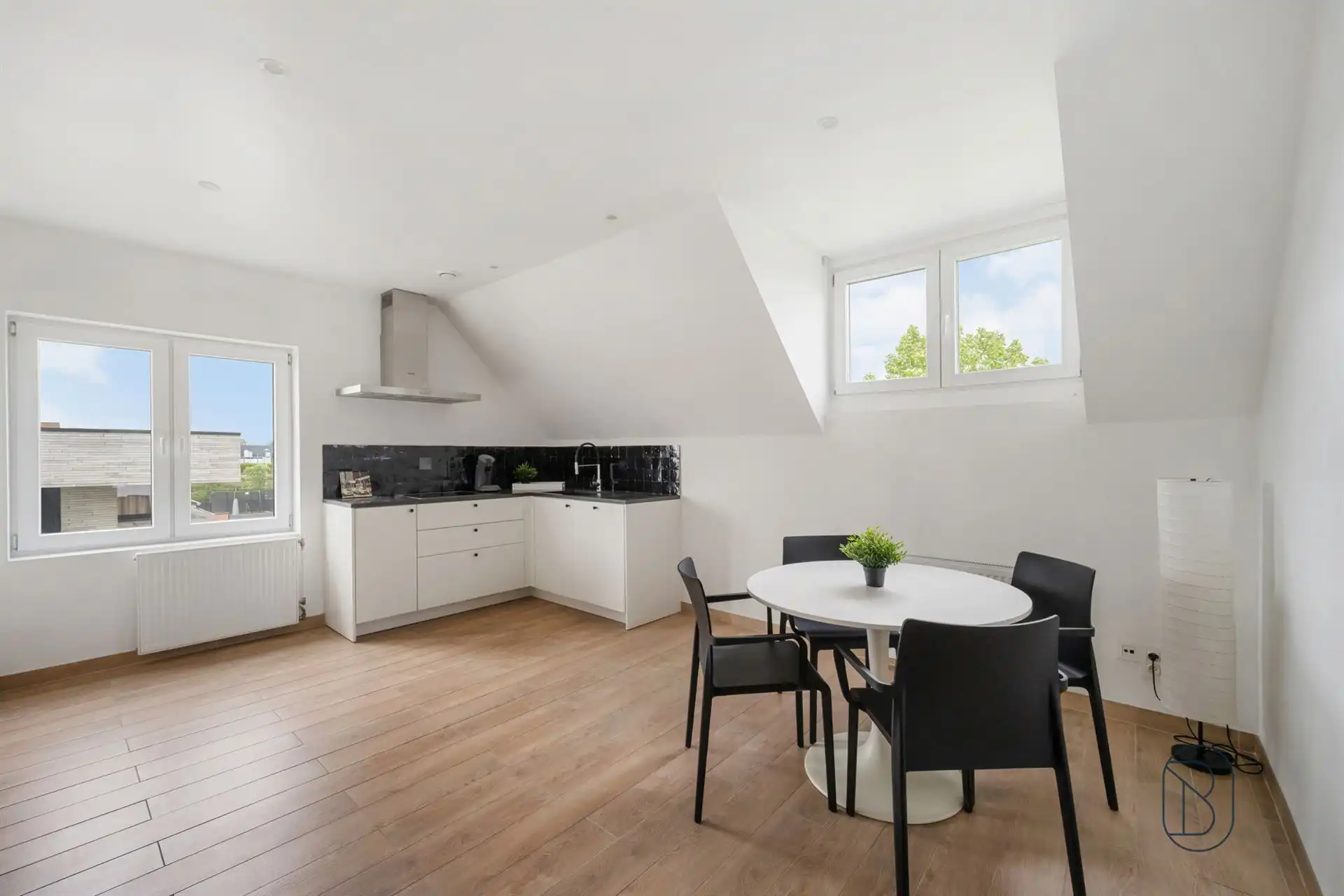 Ideaal kantoorgebouw/praktijk met appartement/extra kantoor foto 15