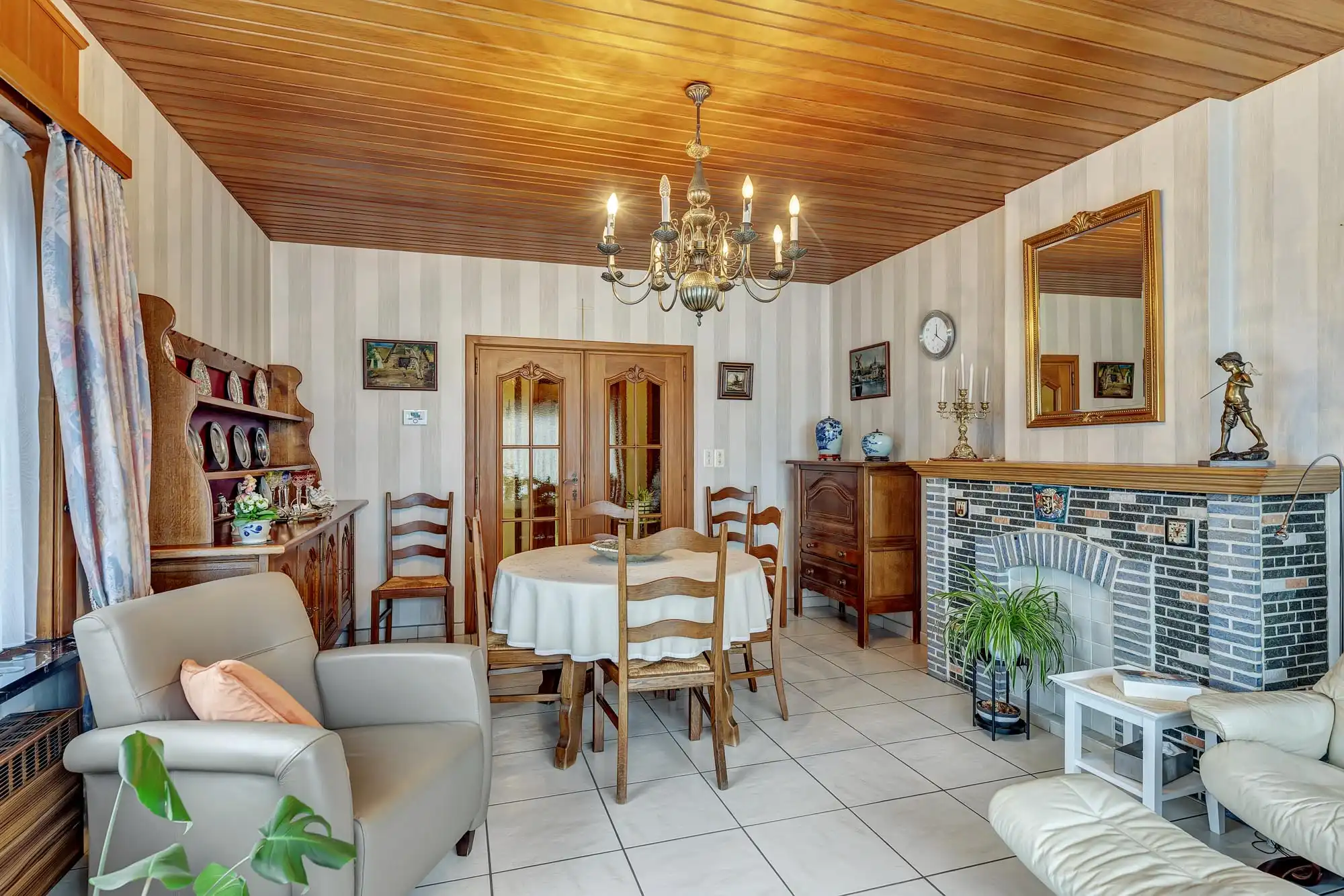 Goed onderhouden gelijkvloerse woning met garage en tuin foto 4