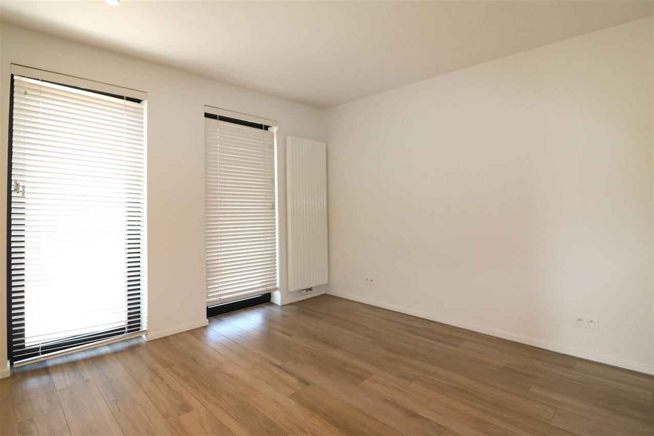 Zonnig appartement met ruim terras, twee slaapkamers in centrum foto 10