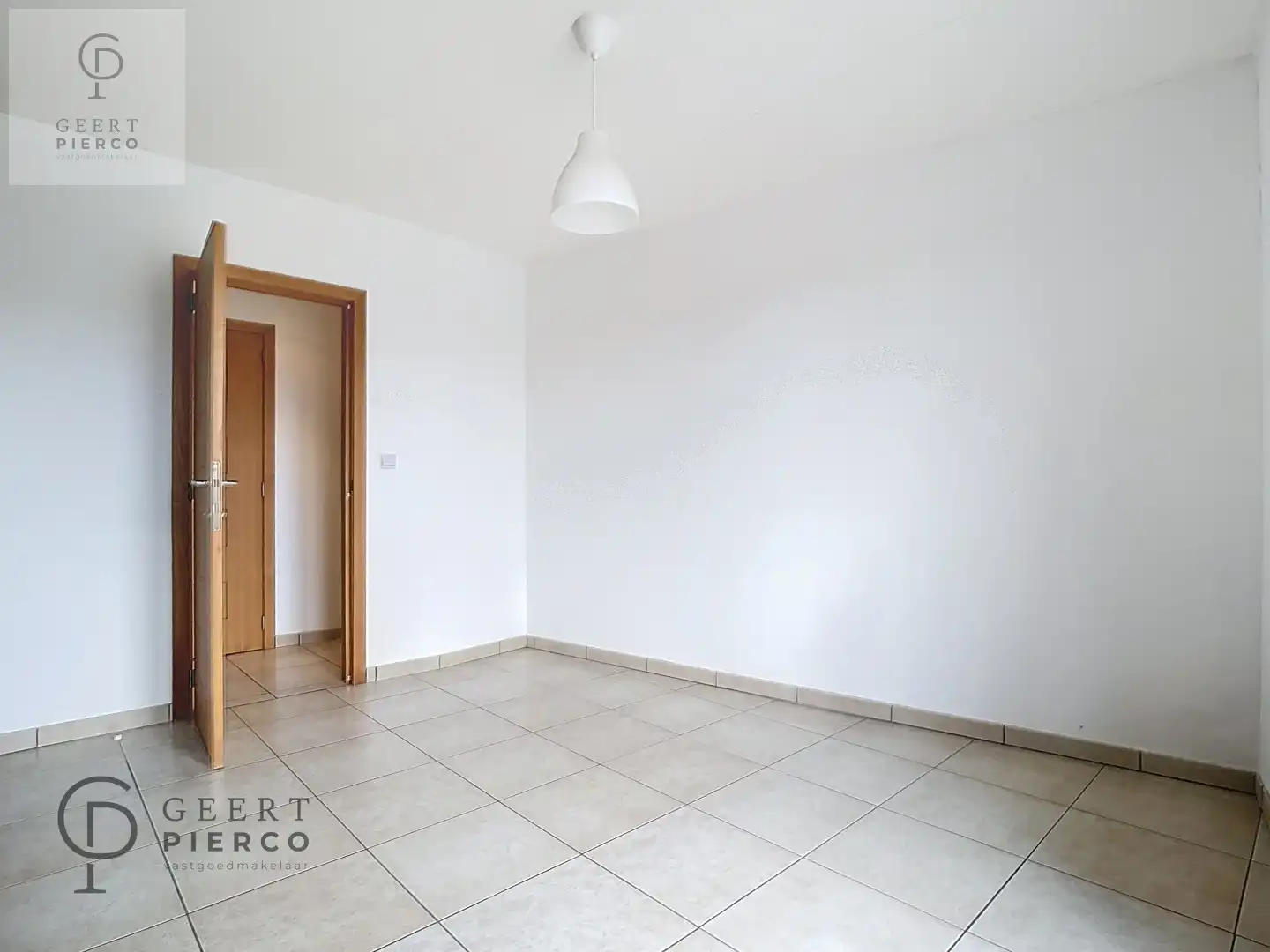 Ruim appartement met twee slaapkamers, kelder en ondergrondse staanplaats. foto 10