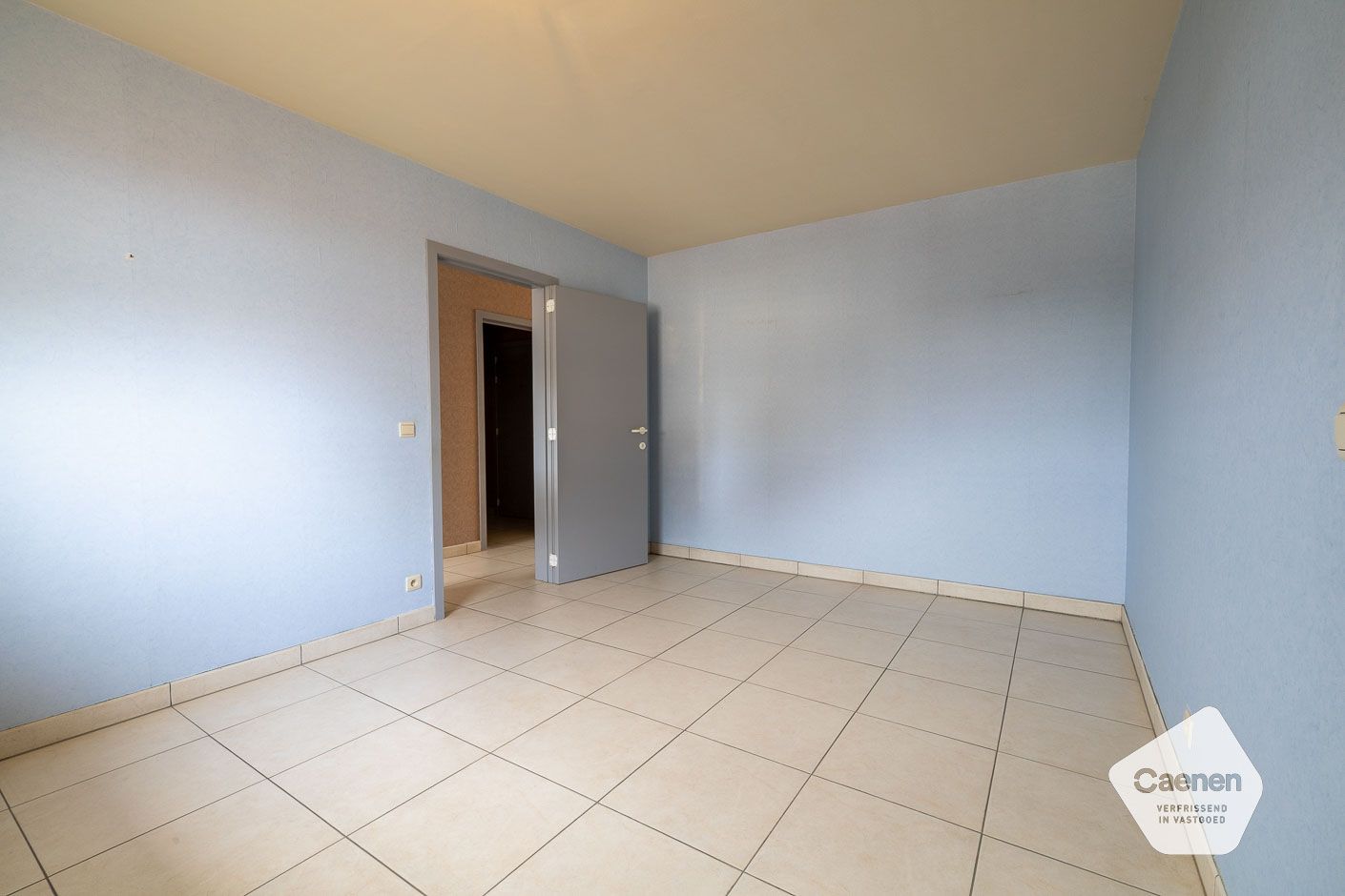 Ruim woonappartement in goede staat foto 4