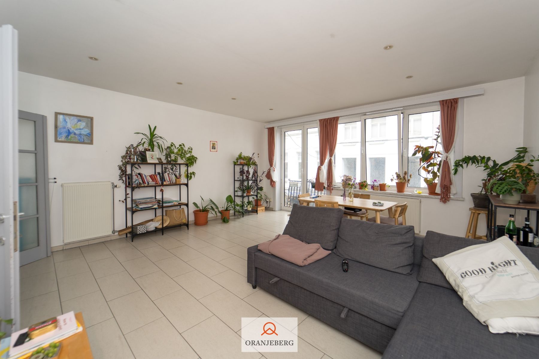 Ruim twee-slaapkamer appartement in Kortedagsteeg foto 13