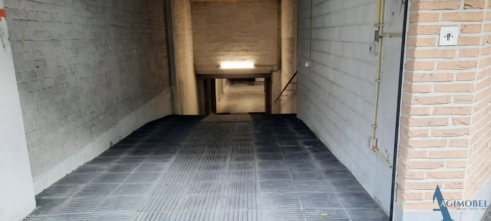 garagebox op niveau -1 -op de P. Parmentierlaan nabij de Zeedijk foto 3