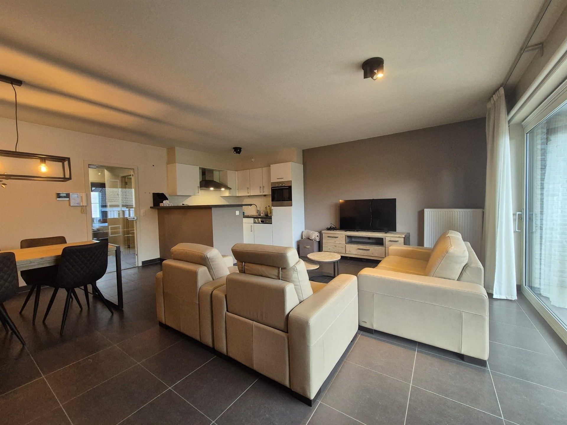 Modern 2-slaapkamerappartement in een stijlvol landelijk gebouw foto 4